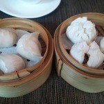 dim sum bar - 海老のワンタンみたいなの、肉まんみたいなの