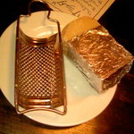 リブダイナー - カルボナーラについてきたかけ放題のチーズ♪