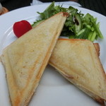 カフェくるりぱん - 最近ハヤリのホットサンド　うまいです