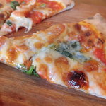 ピッツェリア・カルダ・マーノ - カット