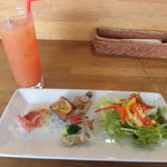 ピッツェリア・カルダ・マーノ - 前菜セットとドリンク