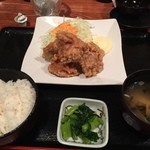 旬鮮酒場 天狗 - 鶏の唐揚げ定食　税込５５０円(ご飯、味噌汁、お新香)