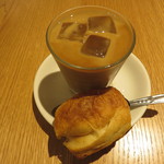24/7 cafe apartment - 食後のアイスコーヒーとチョコクロ