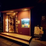 トラジ - 店舗入口。