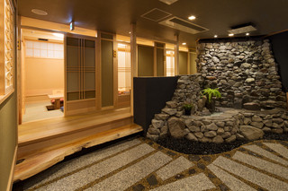 Hokuriku Sushi Izakaya Kanazawa Aenokaze - 全室にモバイル用のコンセントを設置しています