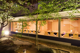 Hokuriku Sushi Izakaya Kanazawa Aenokaze - お庭の見えるお部屋もございます。