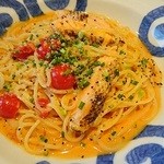 鎌倉パスタ - 炙りトロサーモンのトマトクリームパスタ（1190円、税別）