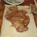 たん吉 - 最高❗の牛タン ニンニクと南蛮を付けて