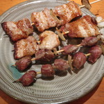 焼鳥いなかもん - すなずり100円、豚ばら130円