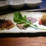 かがやき - ビーフジャーキー、チキンジャーキー、すね肉、サルシッチャコロッケ