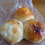 こんがりパン工房 - 三色チーズ　116円？