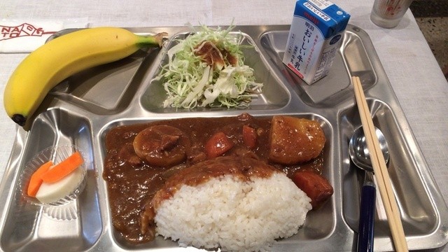 テッパンで食べる本格的海上自衛隊カレー』by ガオジェン : 花本