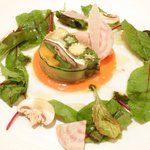 オーベルジュ・ド・リル トーキョー - フランスコース 4968円 の季節野菜のテリーヌとトマトのクーリー バジルのアクセント