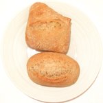 オーベルジュ・ド・リル トーキョー - フランスコース 4968円 のライ麦パンと全粒粉パン
