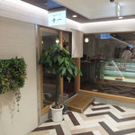 豚ステーキ十一 - 入口です。非常に入りやすい雰囲気です。