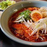 Dragon Kalbi - 凝縮濃厚牛骨スープ　烈辛麺