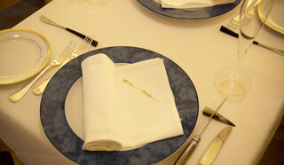 Vesta - 清潔感のある広いテーブル