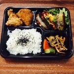 Gohanyakafewanzu - ワンズの人気メニューを詰め込んだ
                      贅沢弁当1,000円(税込)～
                      写真は1,000円(税込)です