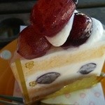 ケーキファクトリー・ホイップ - 葡萄のショートケーキ