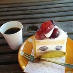 ケーキファクトリー・ホイップ - 葡萄のショートケーキ