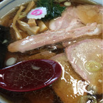 とら食堂 - 醤油汁系ラーメンの松田エリア最高峰である！みよ！このテカリ感！！