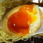 人類みな麺類 - 煮玉子_とろとろです