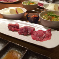 鴨川たかし - 焼き物、サラダ、キムチ豆腐