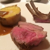フィオッキ - 仔羊の藁包みロースト