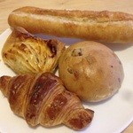 パン工房 MuraKami - クリームチーズ入くるみパン、クロワッサン、練乳フランス、飛騨りんごパイ