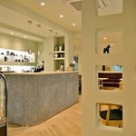 カフェ ヒュッゲ - 落ち着いた中にも楽しさがある店内