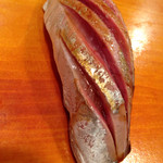 新ばし しみづ - 肉厚で軽やかな脂の乗り。名残の鯵とご主人。