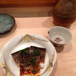 新ばし しみづ - 軽く炙った秋刀魚で一杯。一番酒に合う肴かも。