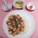 上海園林 - 麻婆豆腐かけ御飯￥１０８０
