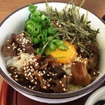 白川製麺所 - 牛すじ月見丼