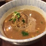 麺や庄の - もちろん締めも頼みます！
      なんと！焼きおにぎりをスープに投入しアツアツにしてくれます。
      
      飲みやすい濃さでおにぎりを崩して食べたときの風味がとても良かったです！！