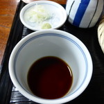 そば処　鴨亭 - 老舗の味。もり汁は、辛さも旨味・甘味も濃い（豊富）が、後味がすっきりしている。