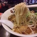 静岡 支那そばりょう - スープ、麺、今まで食した事の無い、独特の旨さ。