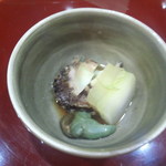 Waraku - 留肴 煮アワビと冬瓜※緑色はアワビの肝