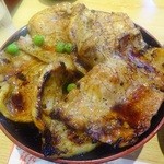 「特盛豚丼」（1200円）
