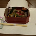 下田セントラルホテル - 前菜五種盛り合わせ・蛸塩辛・姫栄螺磯煮・鮎寿司・カマス塩焼き・沢蟹唐揚げ