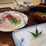 なべや別館 - 朝からイカ刺し　ハムサラダ　奴　みそ汁