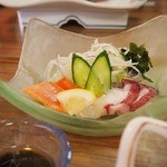 なべや別館 - サラダも魚介(帆立真ん中）がのって