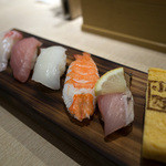 博多旨鮨 小野 - 女性が喜びそうなお店です。