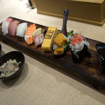 「旨鮨ランチ 上」（1,380円＋税）。お洒落～♪