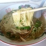 三久ラーメン - ツルッとした麺が特徴的！