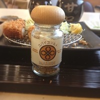 とんかつ まい泉 青山本店 - やっぱり塩が一番