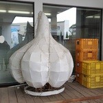 ギルロイカフェ - でっかいニンニクのオブジェでお出迎え