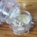 ギルロイカフェ - ③あとはグリグリと回すだけですりおろしの完成