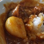 ギルロイカフェ - カレーにも大粒のニンニクがゴロゴロ♪