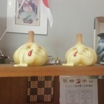 ギルロイカフェ - ニンニクのオブジェがいたるところにあります